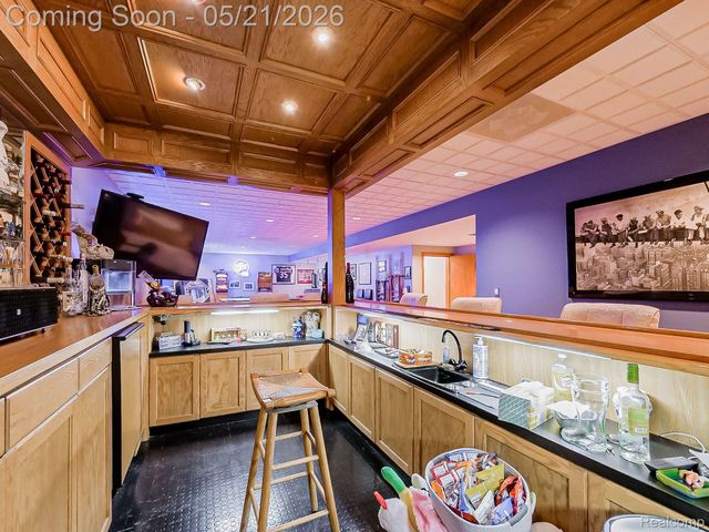 17477 IRIS Circle, Clinton Charter Township, MI 48036