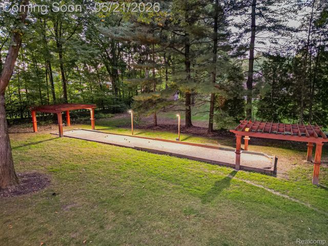 17477 IRIS Circle, Clinton Charter Township, MI 48036