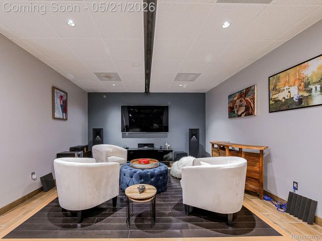 17477 IRIS Circle, Clinton Charter Township, MI 48036