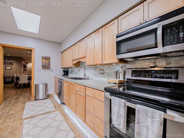 17477 IRIS Circle, Clinton Charter Township, MI 48036
