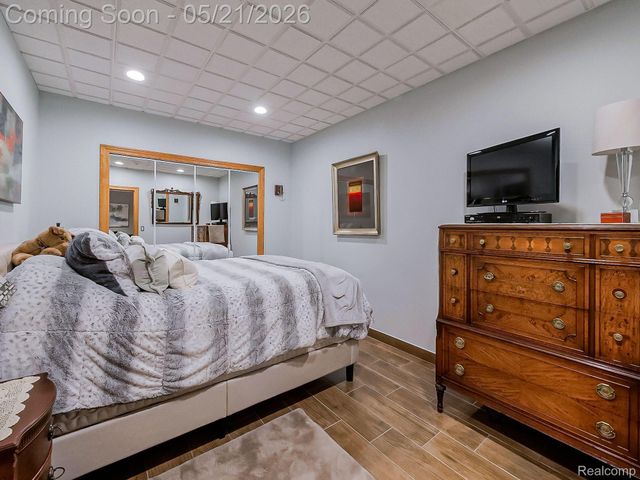 17477 IRIS Circle, Clinton Charter Township, MI 48036