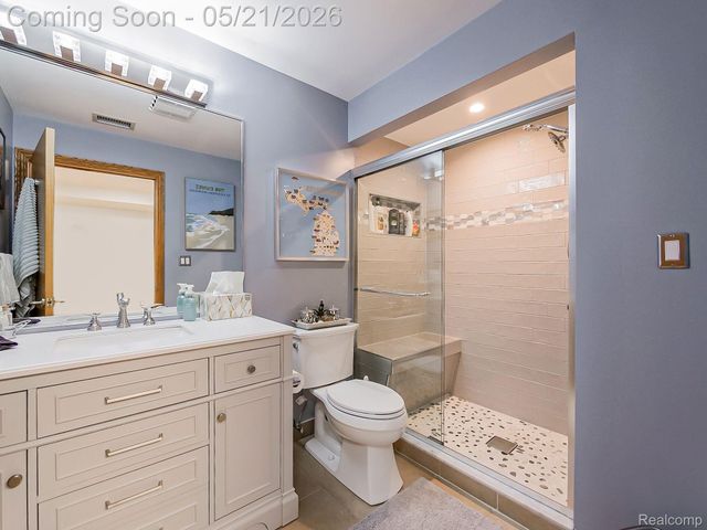 17477 IRIS Circle, Clinton Charter Township, MI 48036