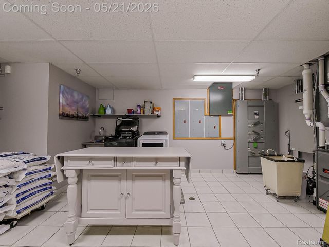 17477 IRIS Circle, Clinton Charter Township, MI 48036