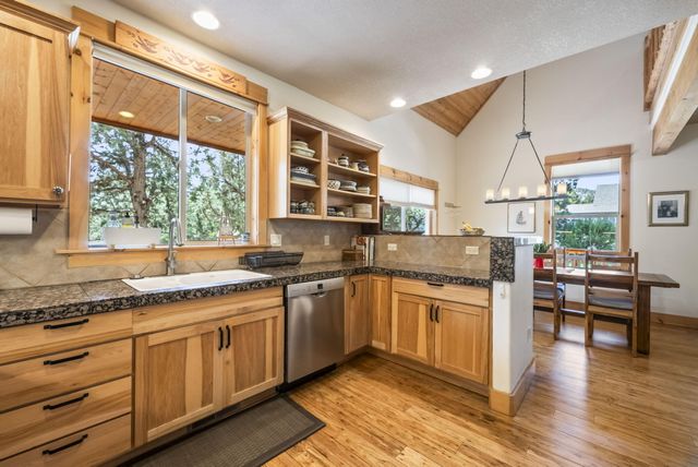 10175 Juniper Glen Circle, Redmond, OR 97756