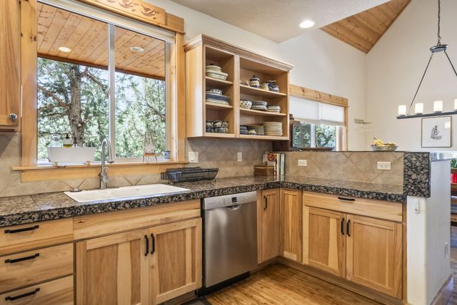 10175 Juniper Glen Circle, Redmond, OR 97756