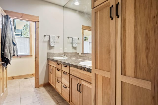 10175 Juniper Glen Circle, Redmond, OR 97756