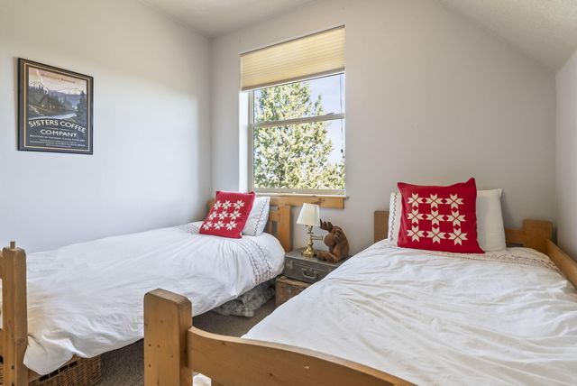 10175 Juniper Glen Circle, Redmond, OR 97756