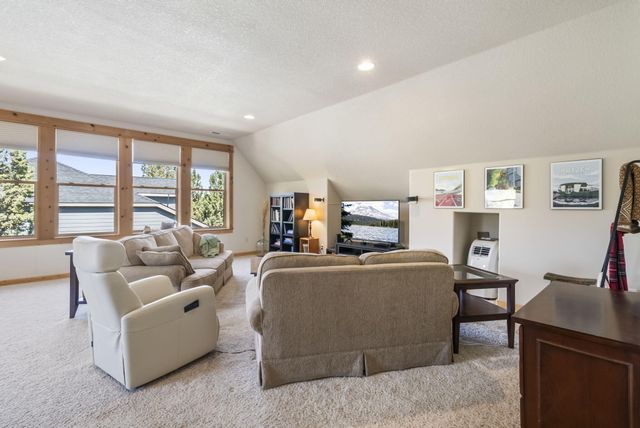 10175 Juniper Glen Circle, Redmond, OR 97756