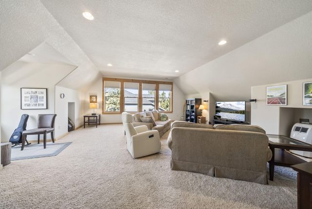 10175 Juniper Glen Circle, Redmond, OR 97756