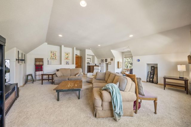 10175 Juniper Glen Circle, Redmond, OR 97756