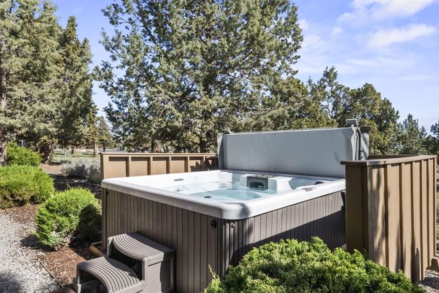 10175 Juniper Glen Circle, Redmond, OR 97756