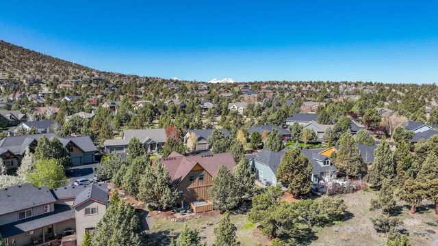 10175 Juniper Glen Circle, Redmond, OR 97756