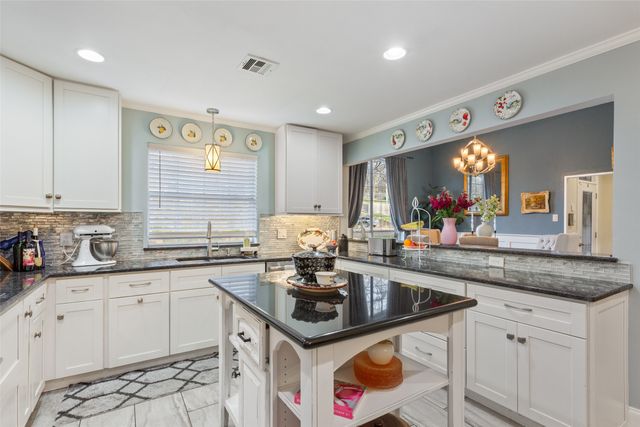 409 Shadow Mountain Drive, Woodway, TX 76712