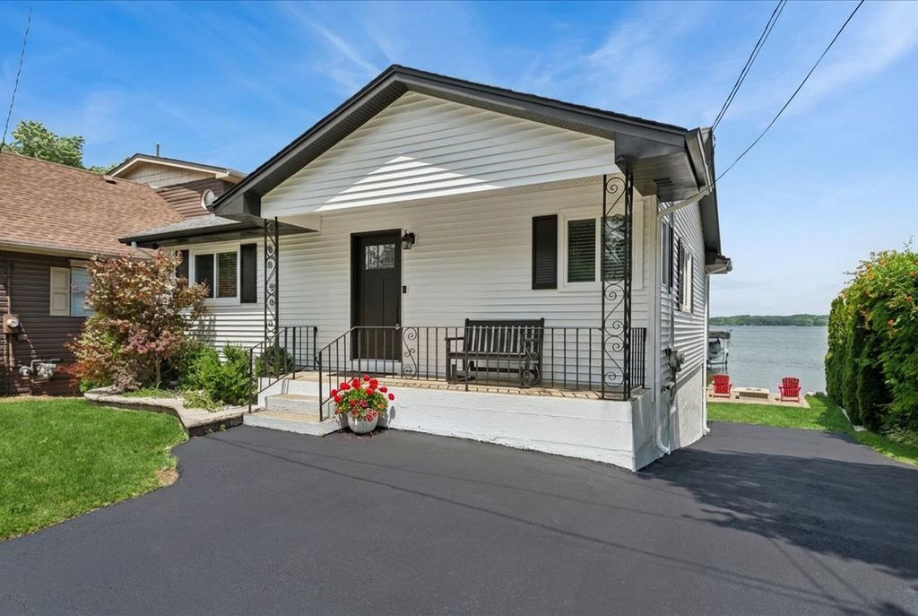 206 S Cogswell Drive, Silver Lake, WI 53170