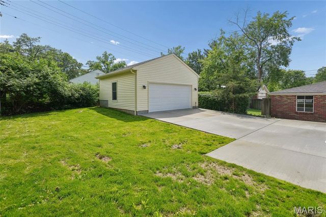 9366 White Avenue, Brentwood, MO 63144