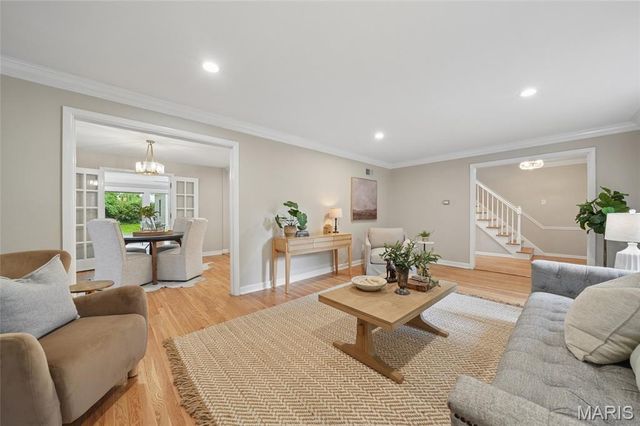 9366 White Avenue, Brentwood, MO 63144