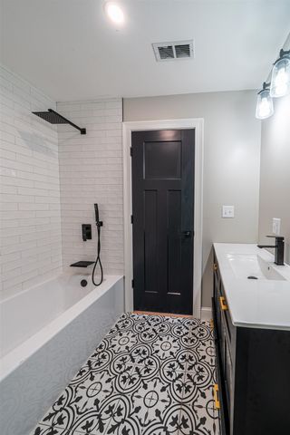 50c Linden Street, Exeter, NH 03833