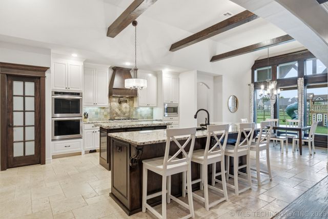 6302 N Twin Creeks Drive, Owasso, OK 74055