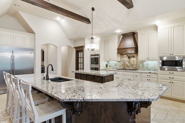 6302 N Twin Creeks Drive, Owasso, OK 74055