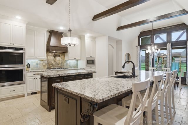6302 N Twin Creeks Drive, Owasso, OK 74055