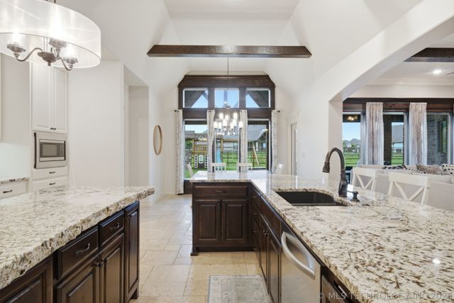 6302 N Twin Creeks Drive, Owasso, OK 74055