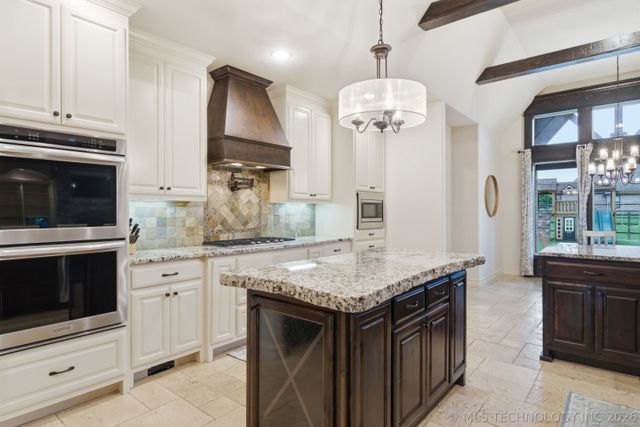 6302 N Twin Creeks Drive, Owasso, OK 74055