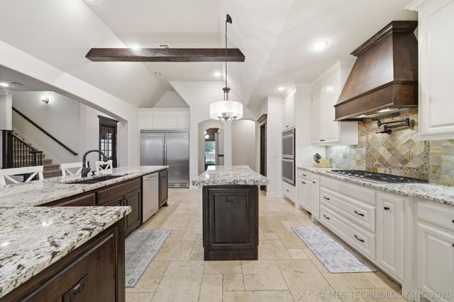 6302 N Twin Creeks Drive, Owasso, OK 74055