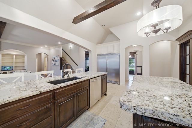 6302 N Twin Creeks Drive, Owasso, OK 74055
