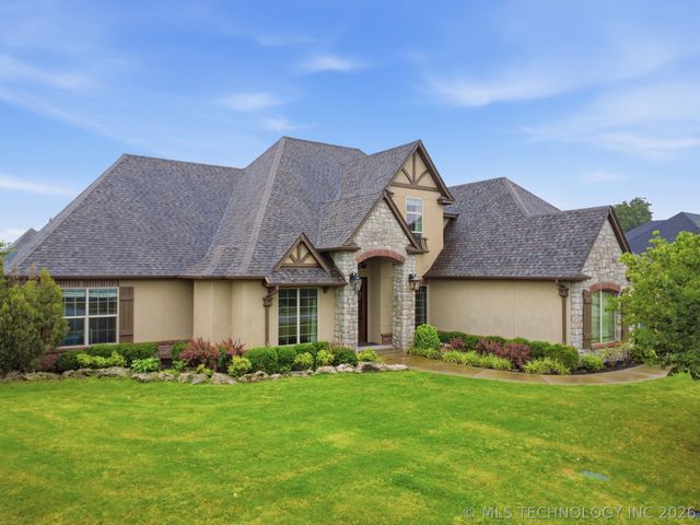 6302 N Twin Creeks Drive, Owasso, OK 74055