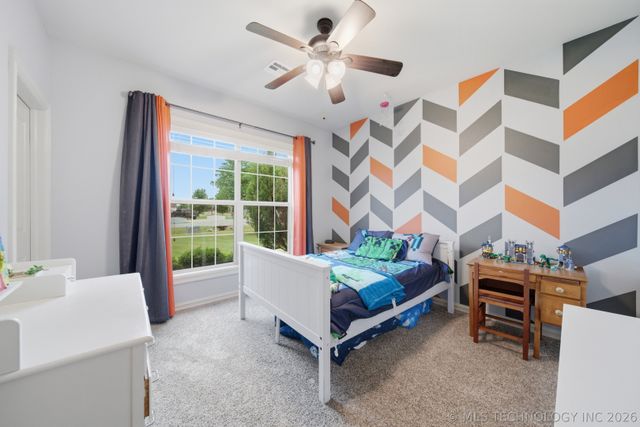 6302 N Twin Creeks Drive, Owasso, OK 74055