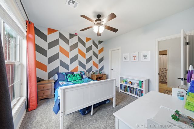 6302 N Twin Creeks Drive, Owasso, OK 74055