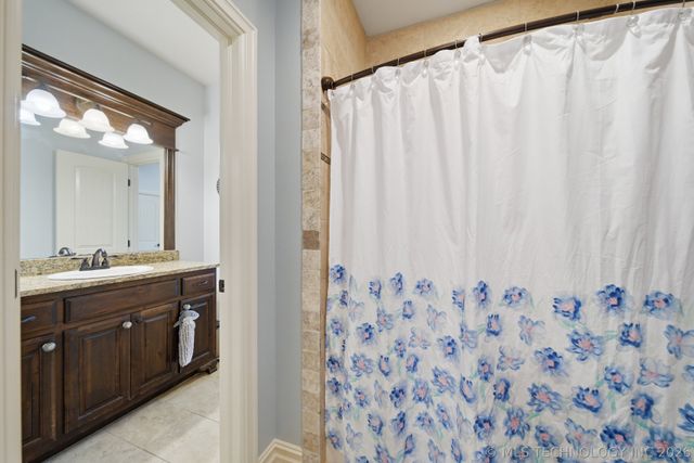 6302 N Twin Creeks Drive, Owasso, OK 74055