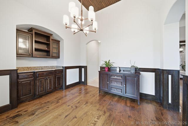 6302 N Twin Creeks Drive, Owasso, OK 74055