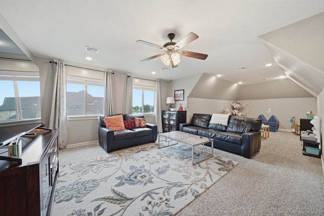 6302 N Twin Creeks Drive, Owasso, OK 74055