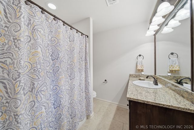 6302 N Twin Creeks Drive, Owasso, OK 74055