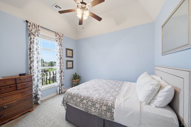 6302 N Twin Creeks Drive, Owasso, OK 74055