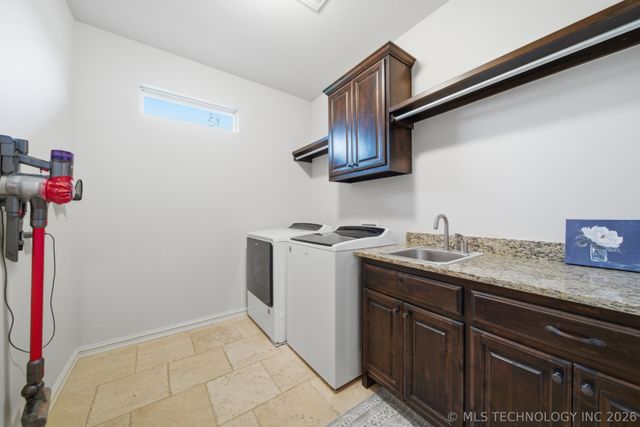 6302 N Twin Creeks Drive, Owasso, OK 74055