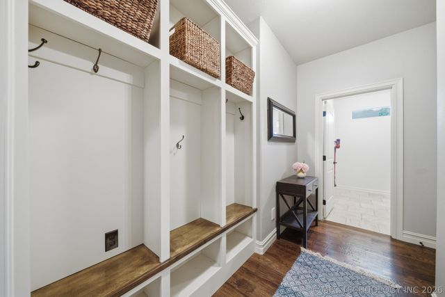 6302 N Twin Creeks Drive, Owasso, OK 74055