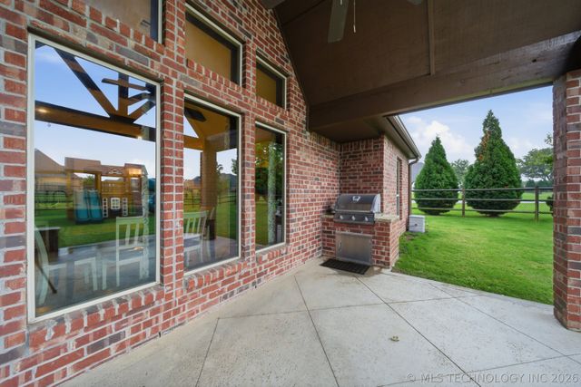 6302 N Twin Creeks Drive, Owasso, OK 74055