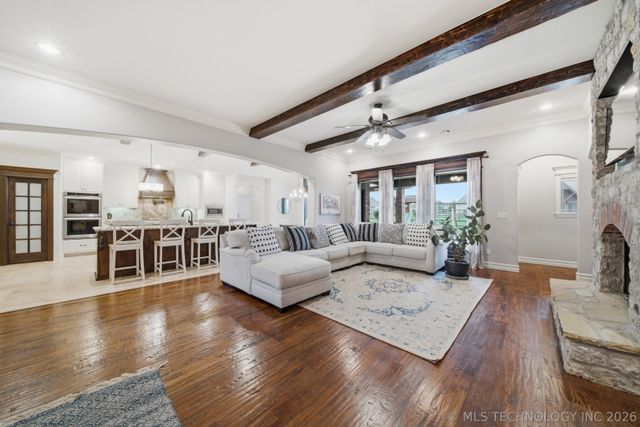 6302 N Twin Creeks Drive, Owasso, OK 74055