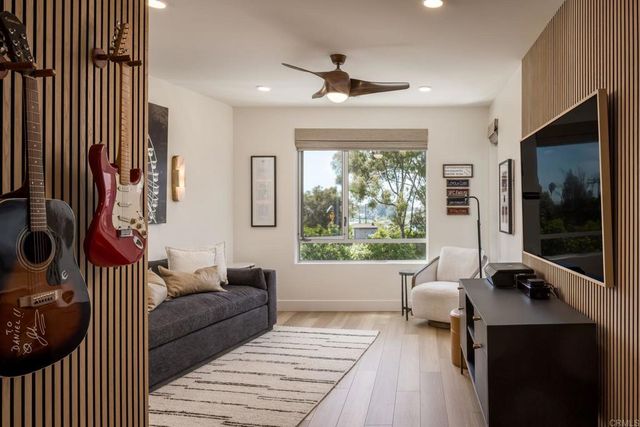 2501 State Street 306, Carlsbad, CA 92008