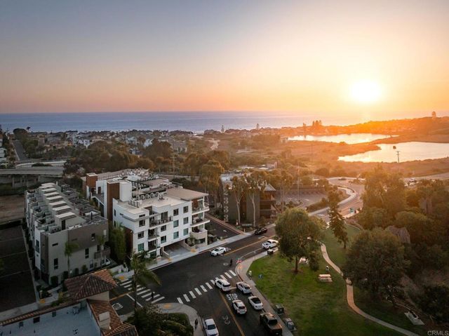 2501 State Street 306, Carlsbad, CA 92008