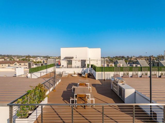 2501 State Street 306, Carlsbad, CA 92008