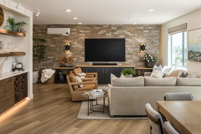 2501 State Street 306, Carlsbad, CA 92008