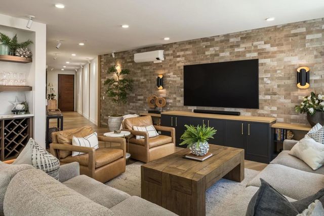 2501 State Street 306, Carlsbad, CA 92008