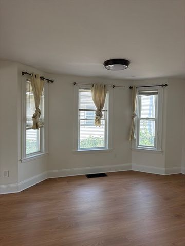 72 Freeman St, Quincy, MA 02170