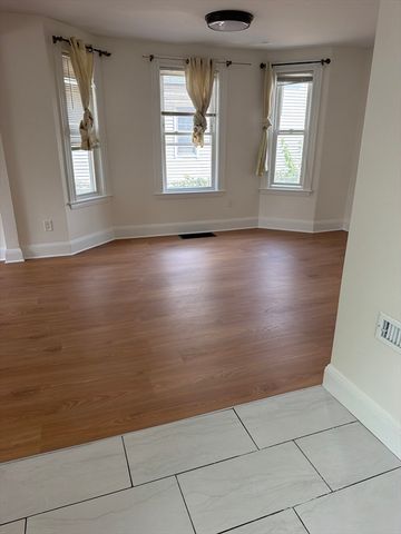 72 Freeman St, Quincy, MA 02170