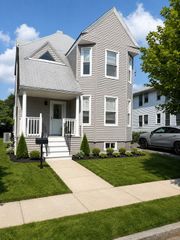 72 Freeman St, Quincy, MA 02170