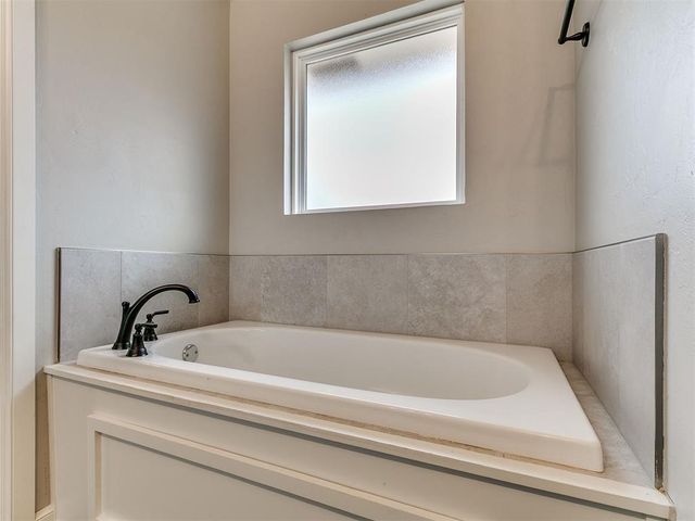 9600 Country Side Lane, Guthrie, OK 73044