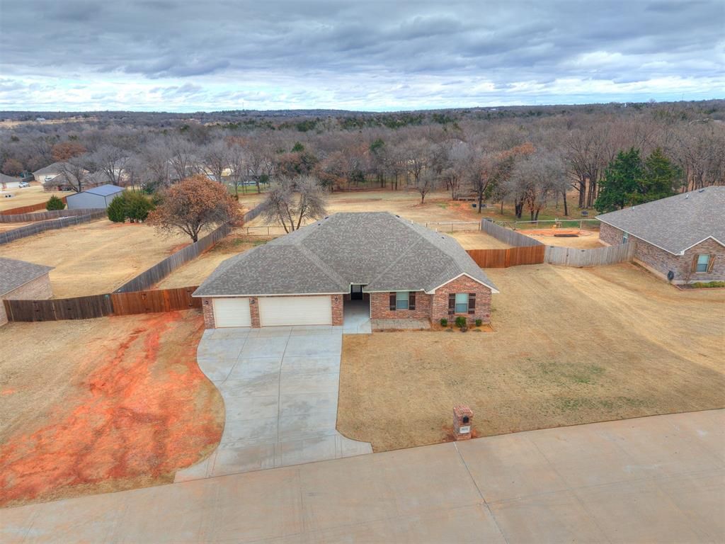 9600 Country Side Lane, Guthrie, OK 73044